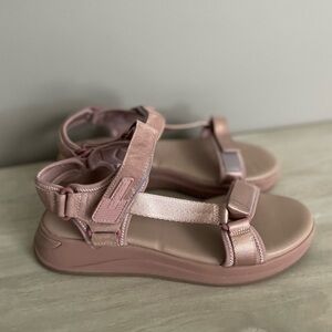 Hoff Island Sport Pink Sandals Women’s 9